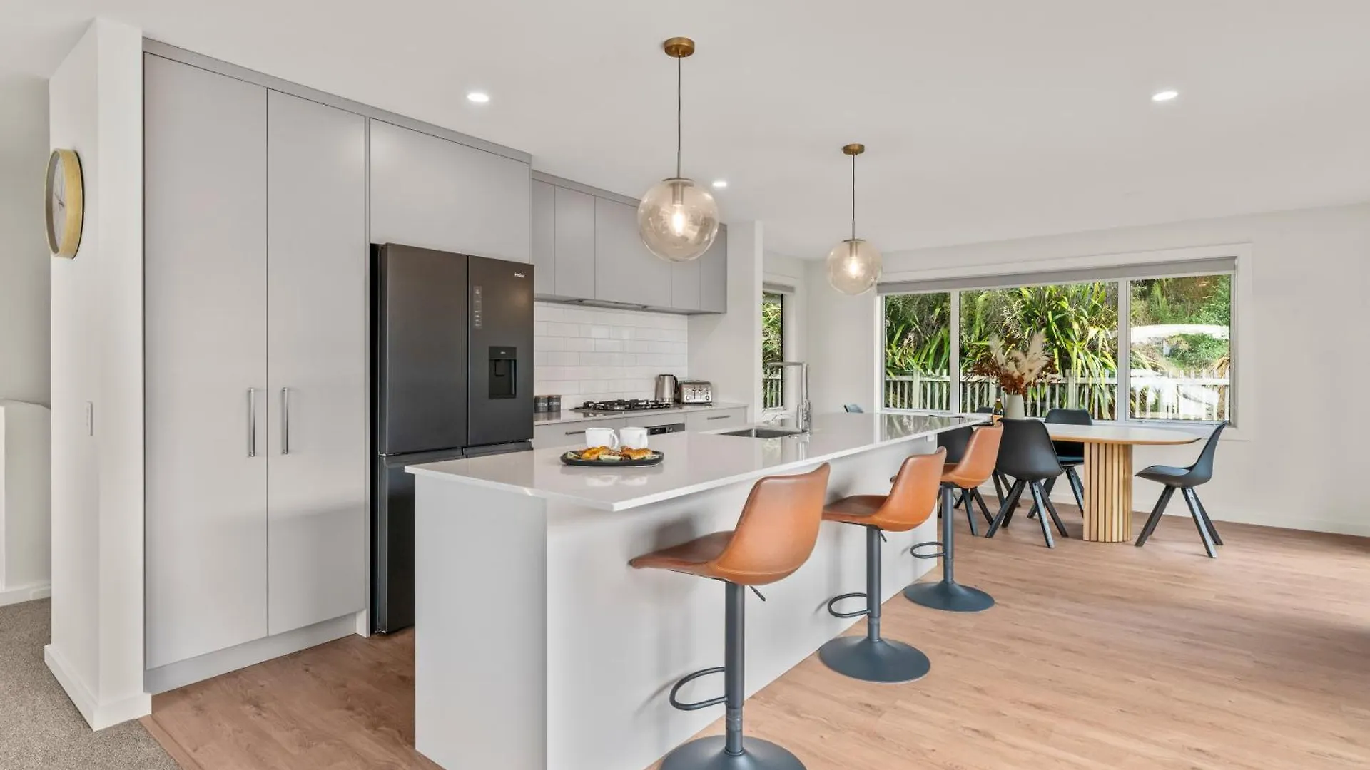 Penny Haven - Lake & Mt Tauhara Views, Family Friendly Taupo Holiday home