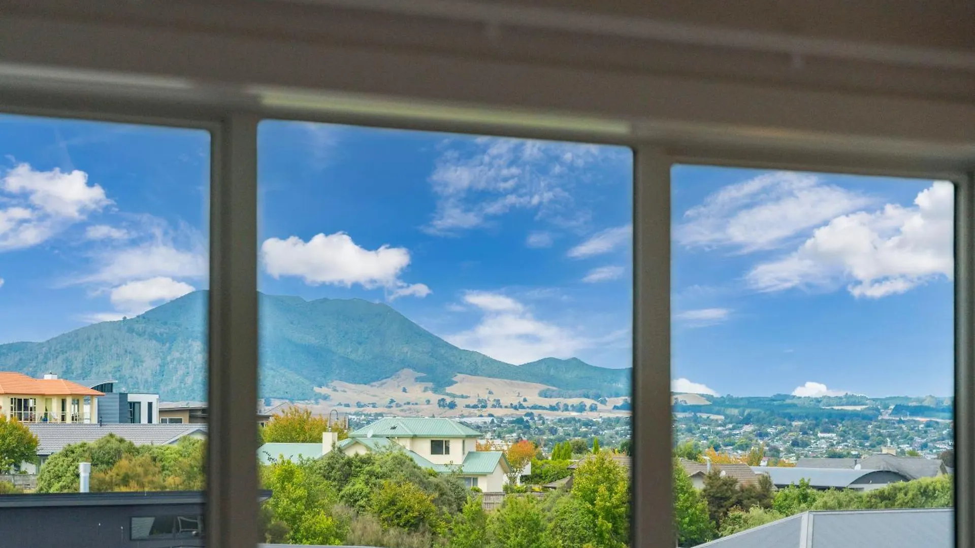 Penny Haven - Lake & Mt Tauhara Views, Family Friendly Taupo New Zealand
